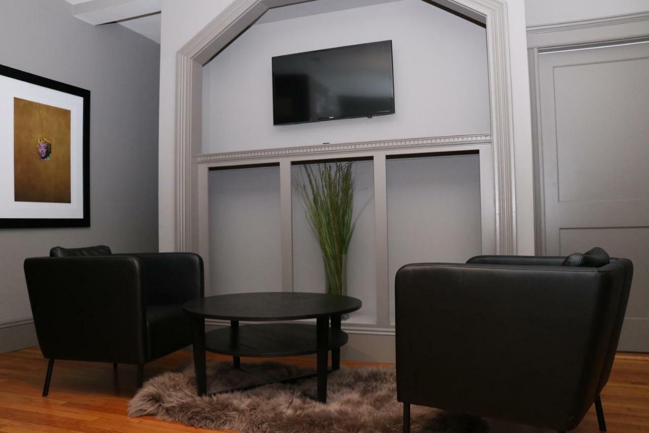 A Stylish Stay W/ A Queen Bed, Heated Floors.. #31 Brookline Buitenkant foto
