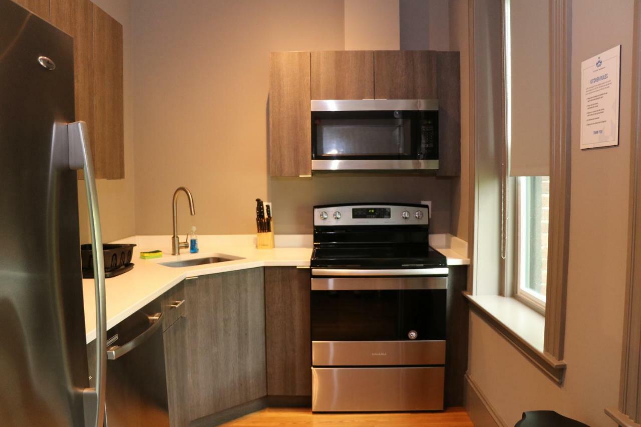 A Stylish Stay W/ A Queen Bed, Heated Floors.. #31 Brookline Buitenkant foto